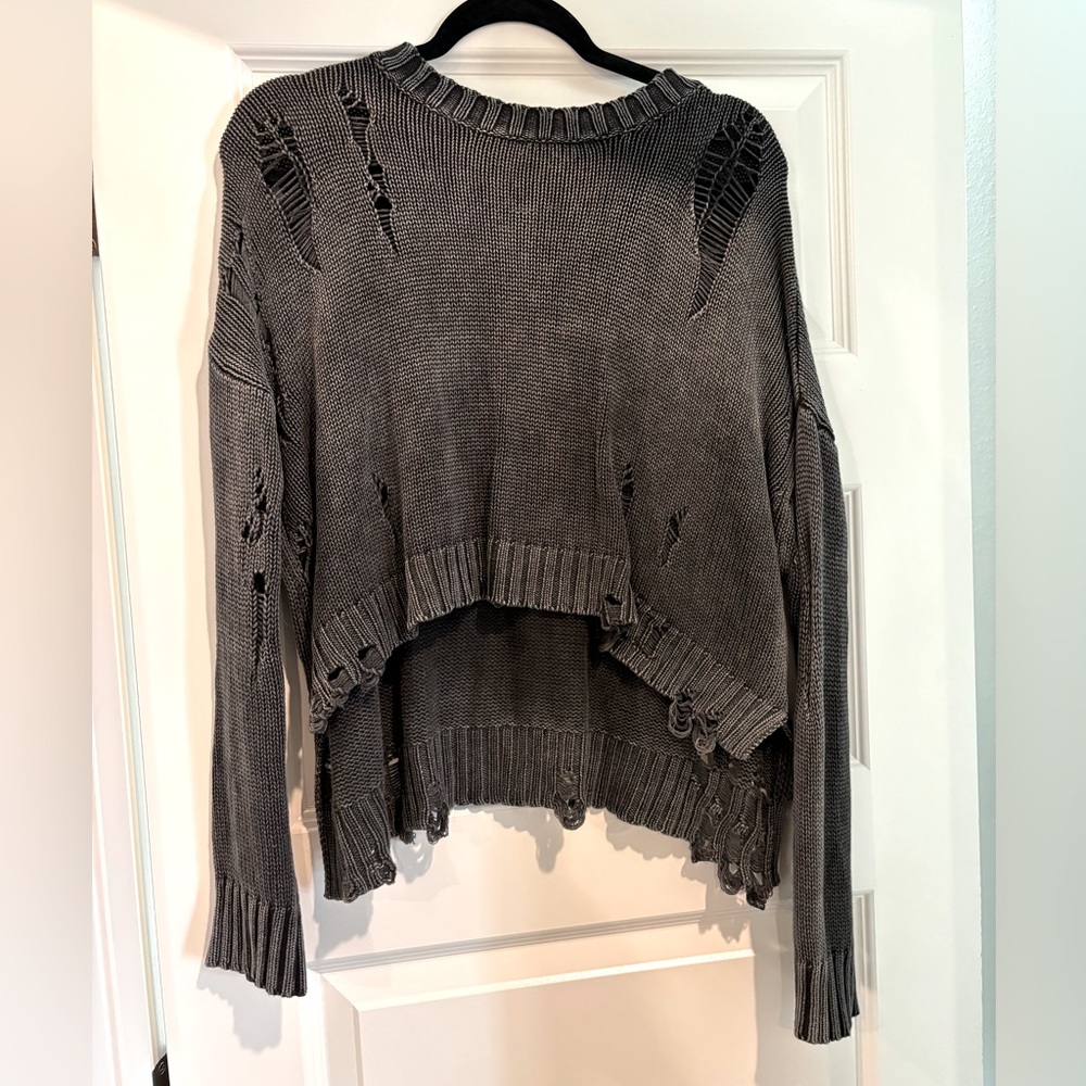 Olivaceous sweater. Size Medium. Slightly cropped but super cute fit.